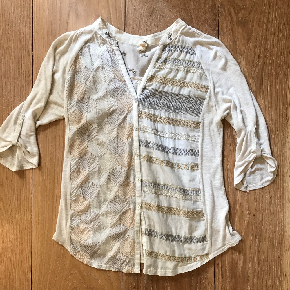Anthroplogie collarless top embroidery detail